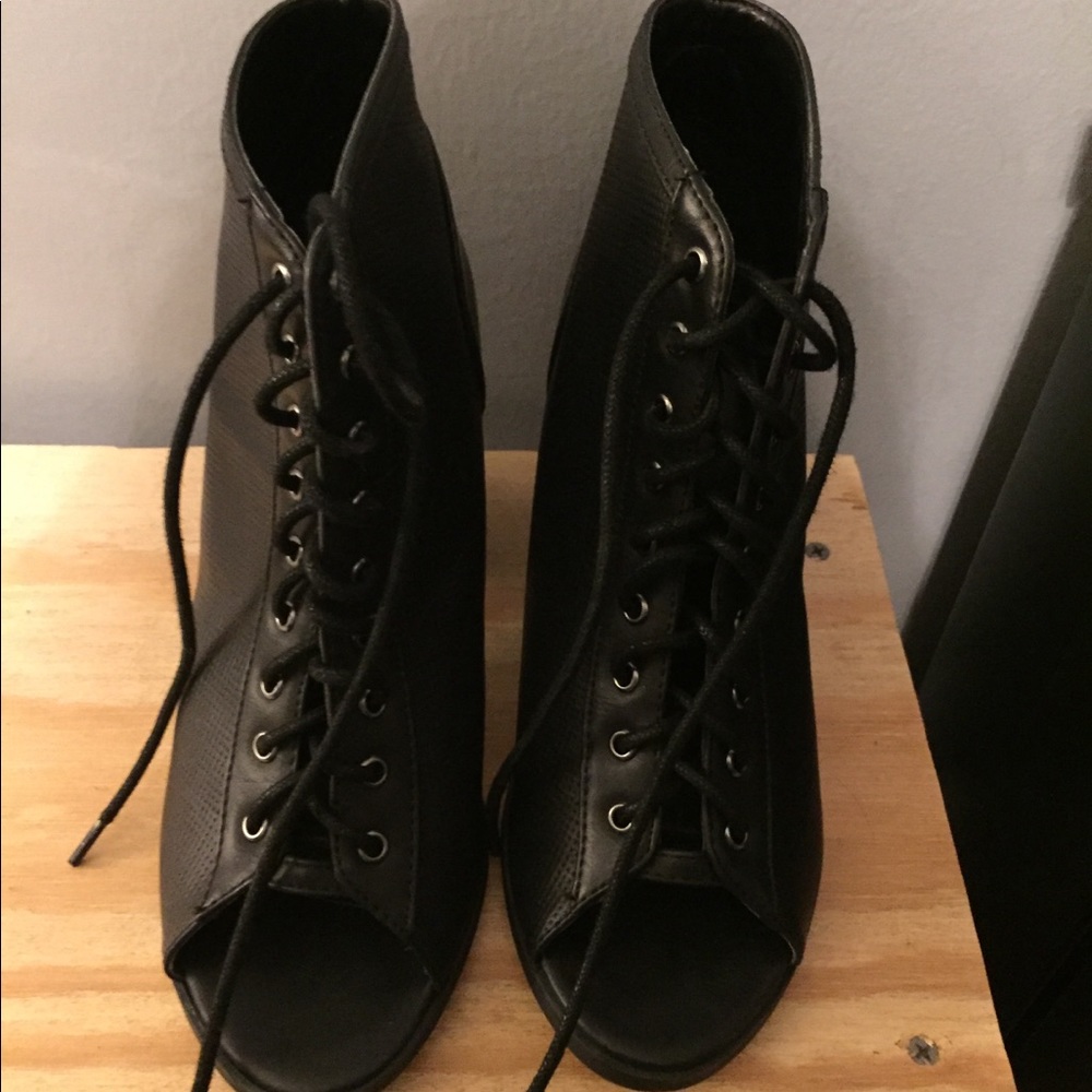 Black lace up shoes
